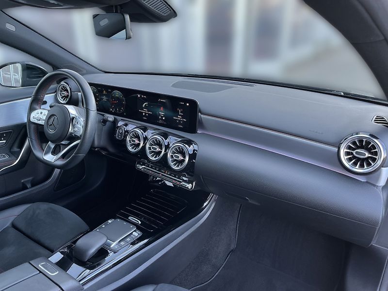 Mercedes-Benz Třídy A 200 d AMG - fotka 15 z 18
