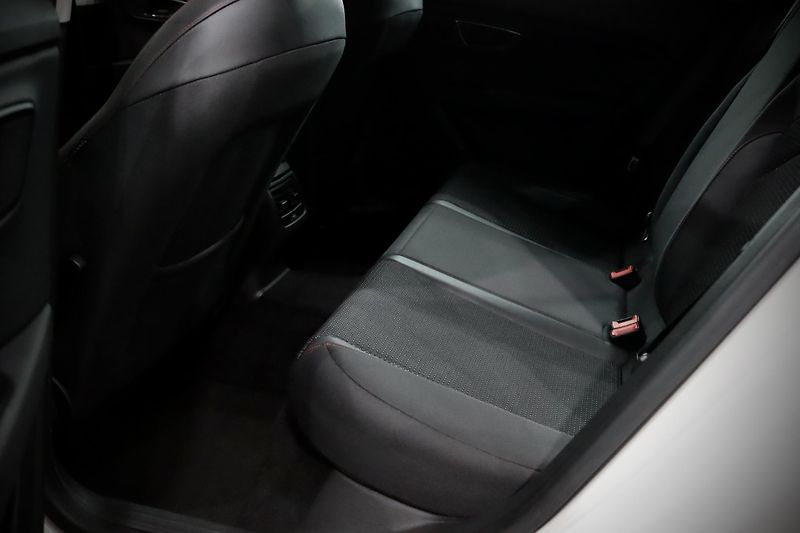 Seat Leon  1.4 TSI 92 kW FR - fotka 19 z 35