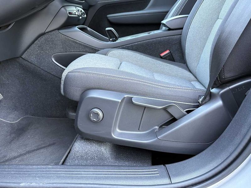 Volvo XC40 CORE B3, kamera, 19 - fotka 9 z 21