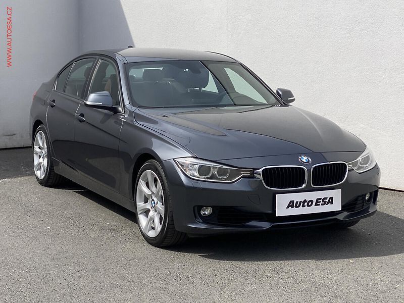 BMW Řada 3 (2013) 3.0i 335i, AT, navi, bixen - fotka 1 z 18
