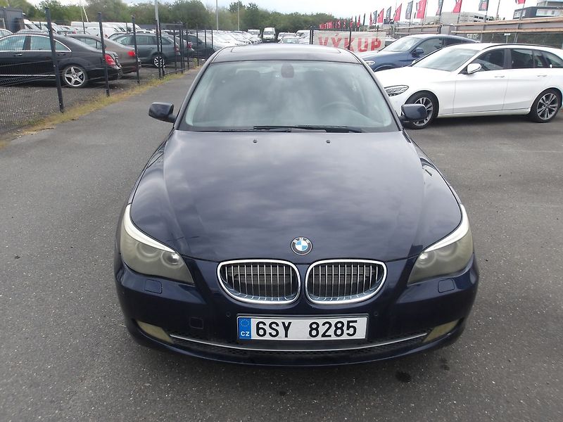 BMW Řada 5 530d PĚKNÝ !!! SERV.KNIHA ! - fotka 8 z 37