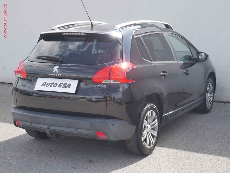 Peugeot 2008 (2015) 1.2 PT, AC, navi - fotka 4 z 15