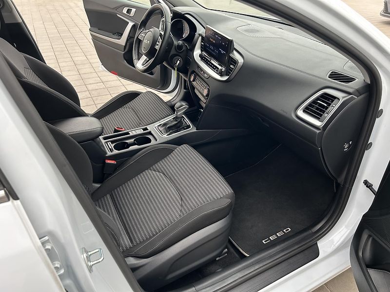 Kia Ceed 1.5 T -GDI TOP - fotka 21 z 25
