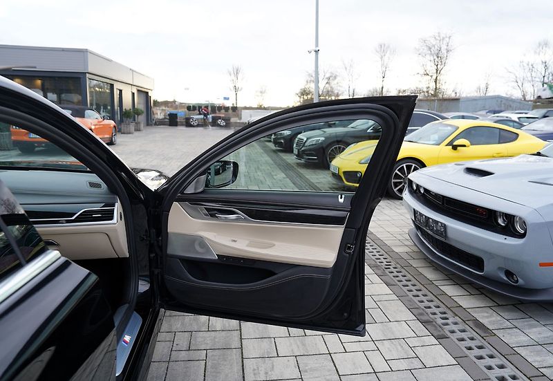 BMW Řada 7 750 Ld xDrive/Laser/M paket/ČR - fotka 19 z 50