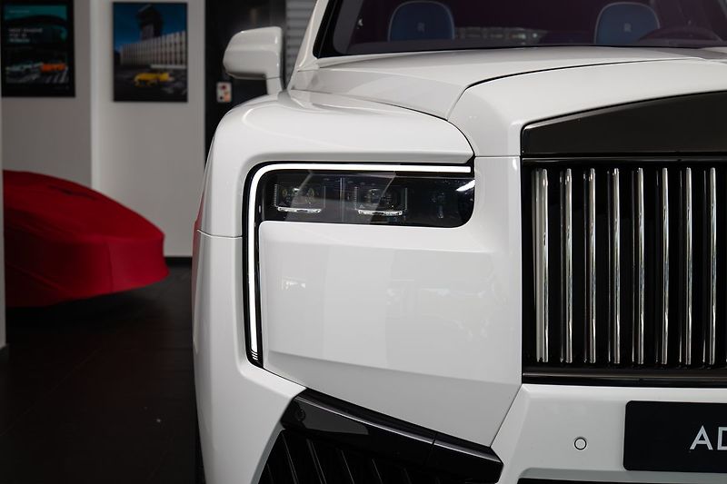 Rolls-Royce Cullinan Black Badge/Bespoke/Starling r - fotka 34 z 38