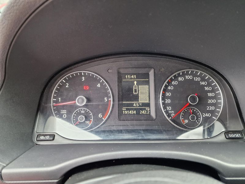 Volkswagen Caddy 1,6TDI 7 SEDADEL SENZORY - fotka 16 z 20