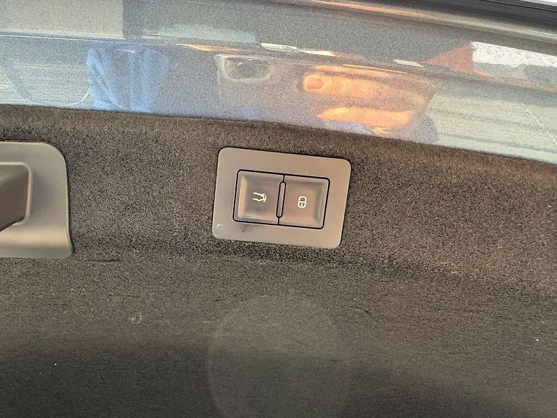 BYD Seal Excellence 82,5 kWh AWD - fotka 33 z 37