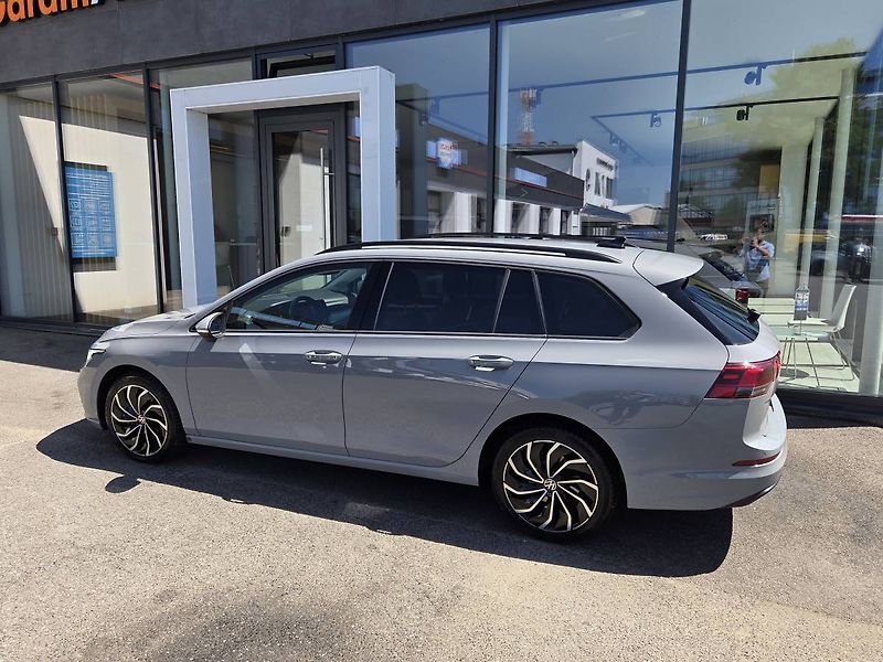 Volkswagen Golf (2023) 2.0 TDI DSG - fotka 2 z 39