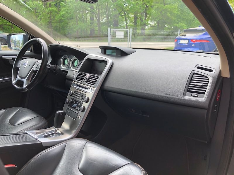 Volvo XC60 (2010) 2.4 D5 AWD - fotka 16 z 33
