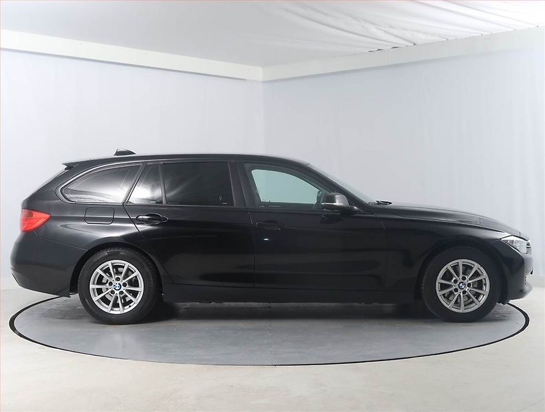 BMW Řada 3 (2013) 320 d xDrive, 4X4, Automat - fotka 6 z 19