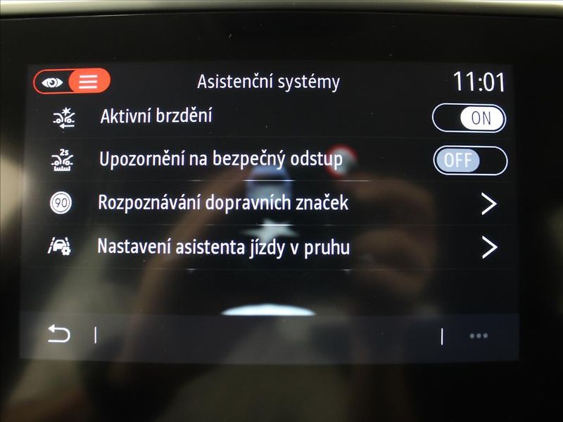 Renault Captur 1,6 E-Tech Hybrid 17 010km! - fotka 13 z 22