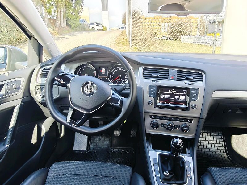 Volkswagen Golf (2014) 1,2 TSI 77 kW Comfortline - fotka 23 z 39
