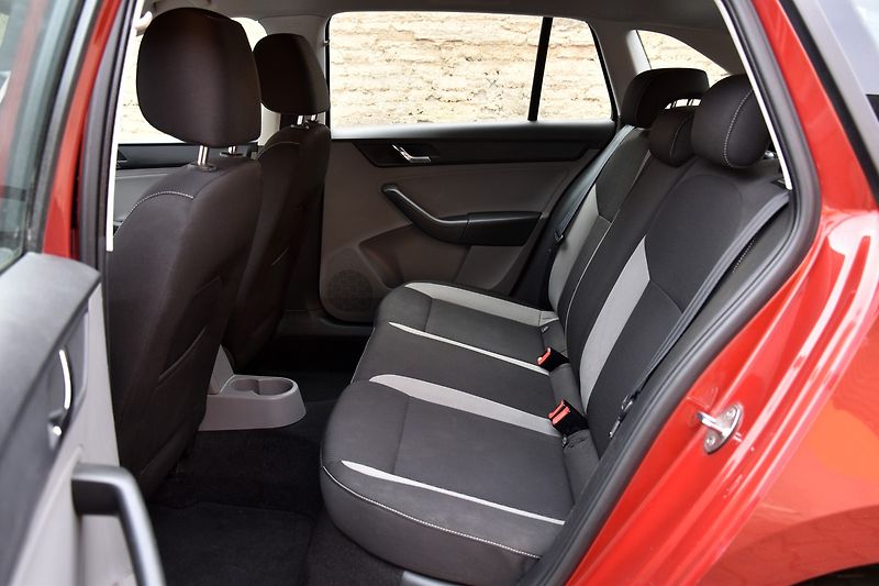 Škoda Rapid 1.6 TDi CR SPACEBACK STYLE - fotka 23 z 33