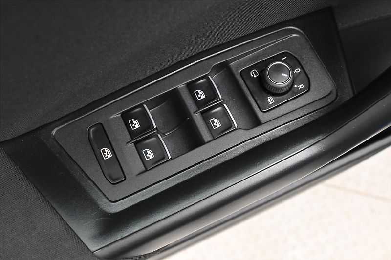 Volkswagen T-Roc 1,5 TSI 110 kW DSG Navi Záruka - fotka 25 z 30