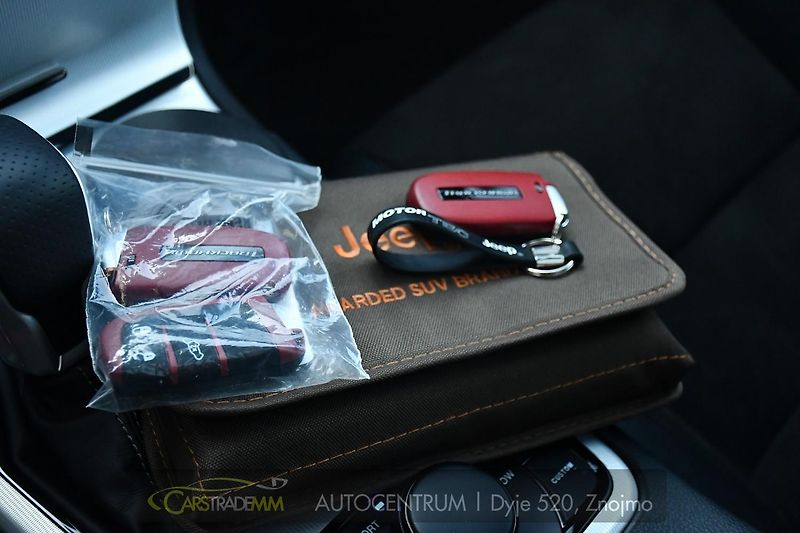Jeep Grand Cherokee 6.2 V8 TRACKHAWK ČR 1M - fotka 41 z 49