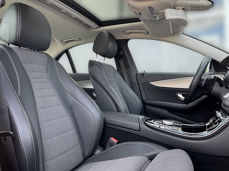 Mercedes-Benz Třídy E E-Třída 250 - fotka 16 z 23
