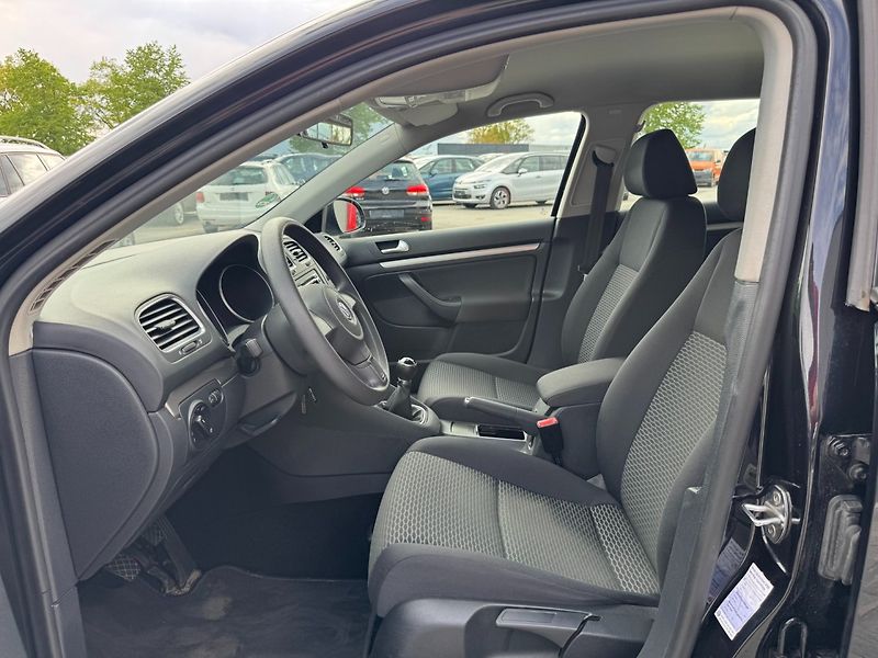 Volkswagen Golf (2010) Variant Comfortline 1.6 TDI - fotka 10 z 32