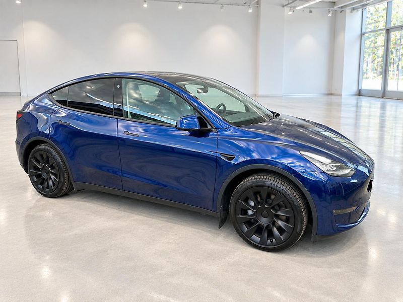 Tesla Model Y (2022) Long Dual Motor AWD-FSD-2022 - fotka 2 z 21