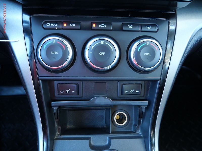 Mazda 6 (2010) 2.2 D, AC, tempo, výhřev sed - fotka 18 z 20