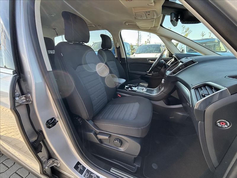 Ford Galaxy 2,5 Hybrid eCVT Titanium 140kW - fotka 17 z 37