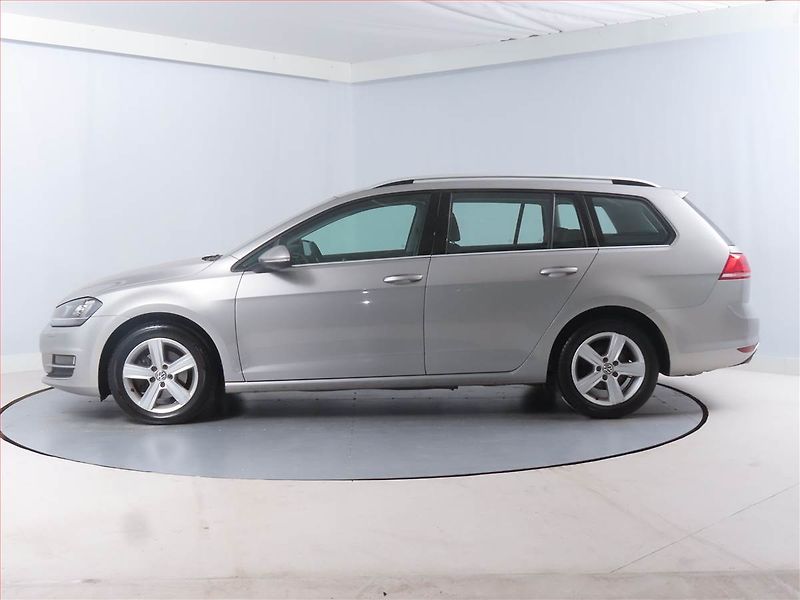 Volkswagen Golf (2017) Highline 2.0 TDI, Serv.kniha - fotka 3 z 17