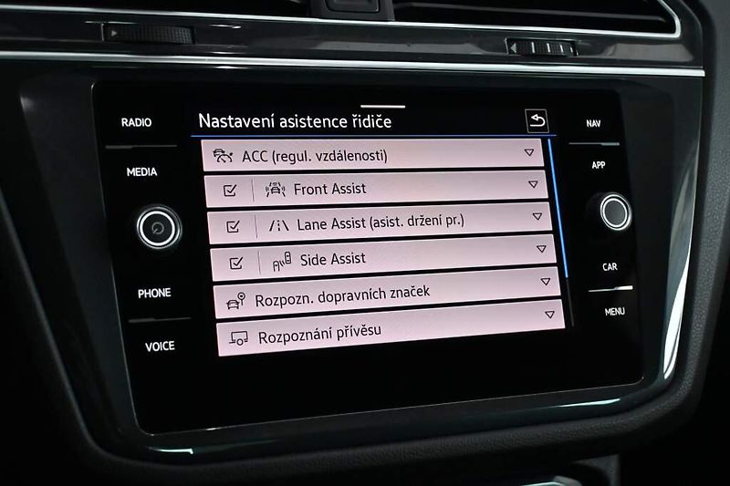 Volkswagen Tiguan (2023) 2.0 Matrix LED Tažné Kamera AC - fotka 19 z 38