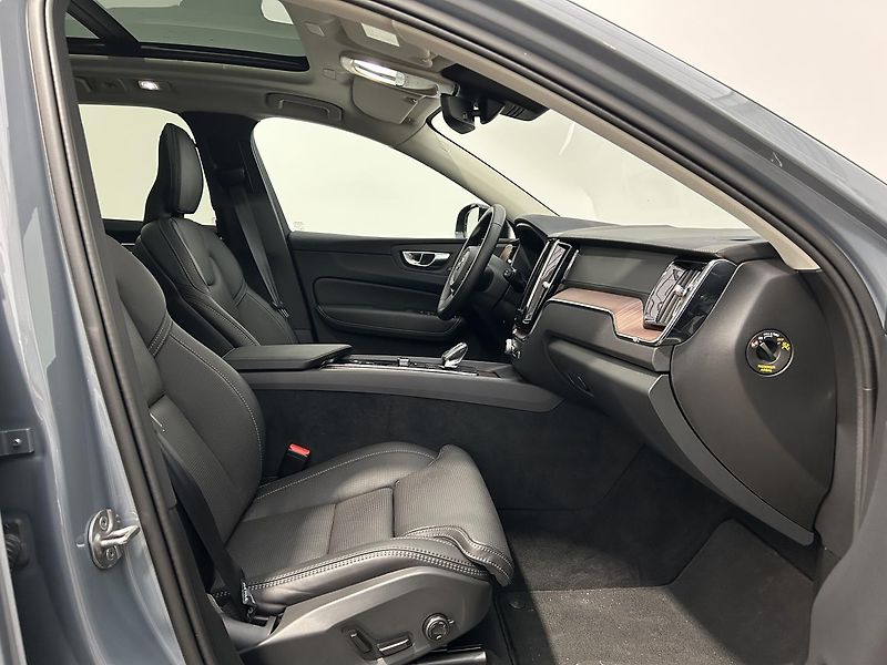 Volvo XC60 2.0  B4 4x4 ULTIMATE - fotka 19 z 33
