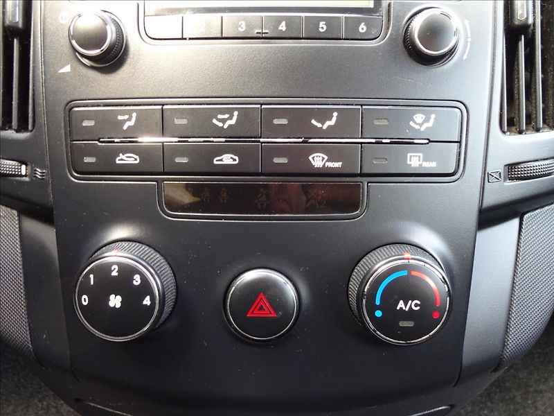 Hyundai i30 1,4i 16V 80kW LPG COMBI - fotka 33 z 46