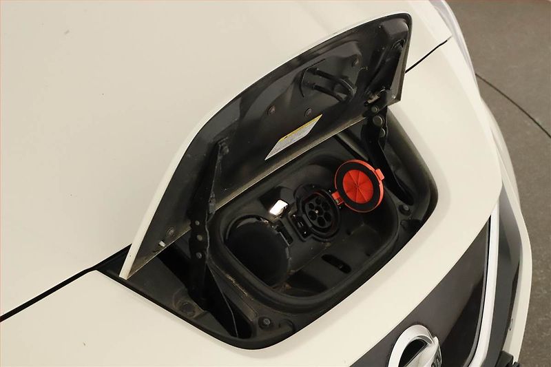 Nissan Leaf (2019) 40 kWh, SoH 87%, Automat - fotka 16 z 17