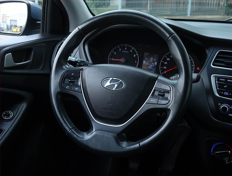 Hyundai i20 (2019) 1.2, Serv.kniha - fotka 15 z 15