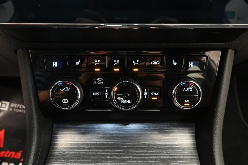 Škoda Superb 2,0 TDI 110 kW DSG Style Záruk - fotka 21 z 31