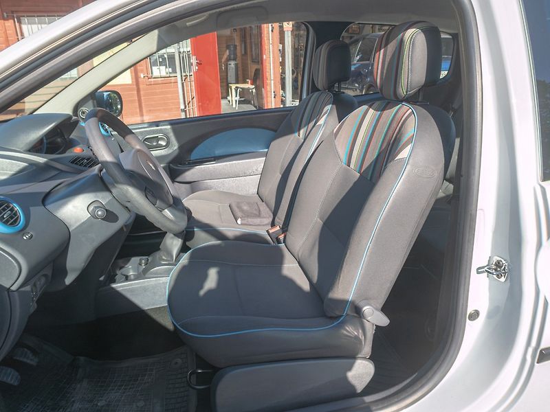 Renault Twingo (2012) 1.2i 55KW - TREND - fotka 13 z 40