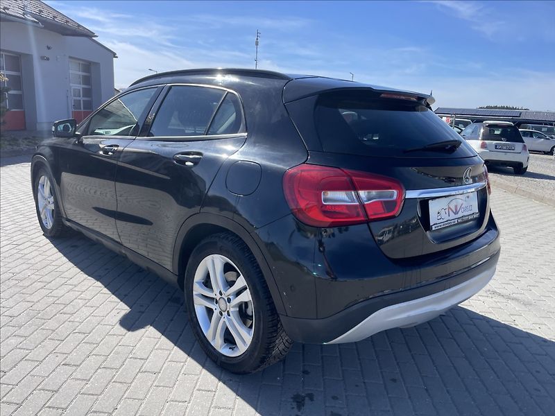 Mercedes-Benz GLA 2,2 CDi 100kw Panorama bez kor - fotka 31 z 36