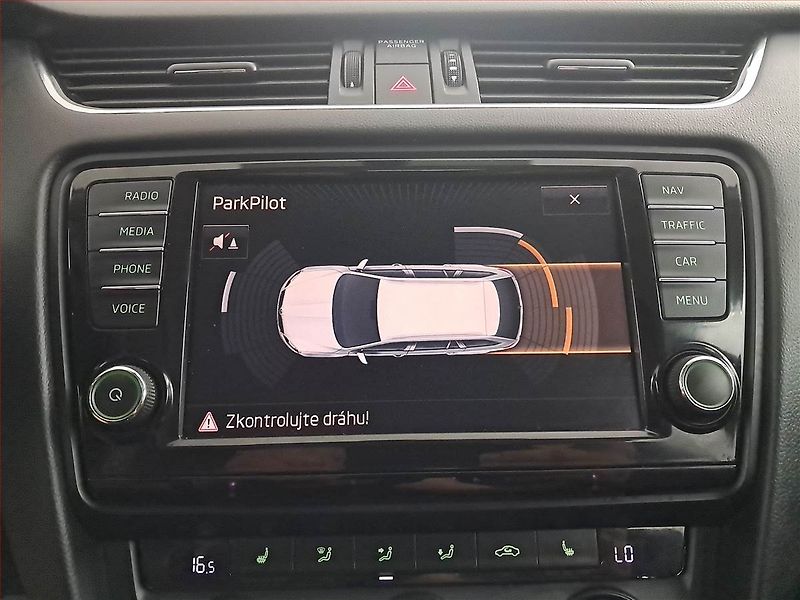 Škoda Octavia (2016) 1.4 TSI, Navi, Bi-Xenony - fotka 16 z 20