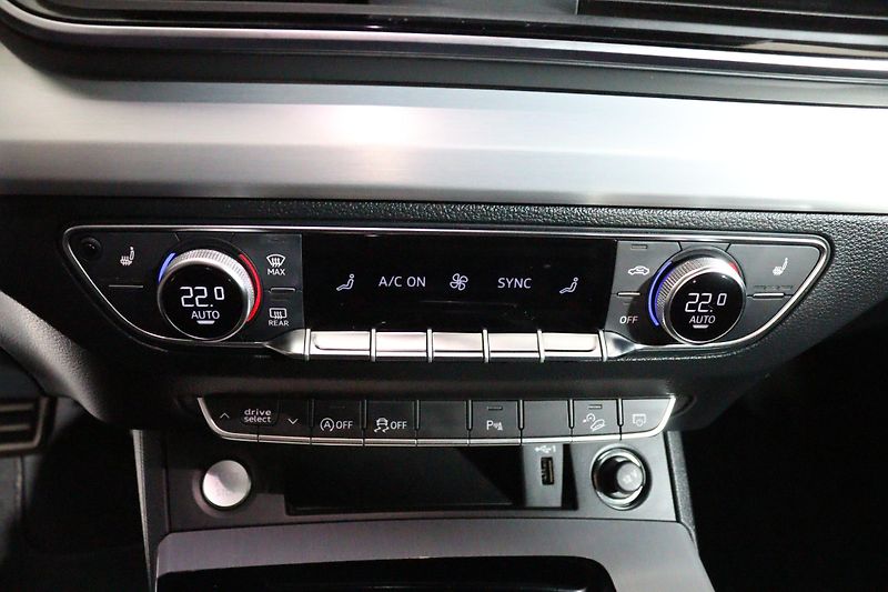 Audi Q5 Sline 40 TDI quattro Stronic - fotka 19 z 26
