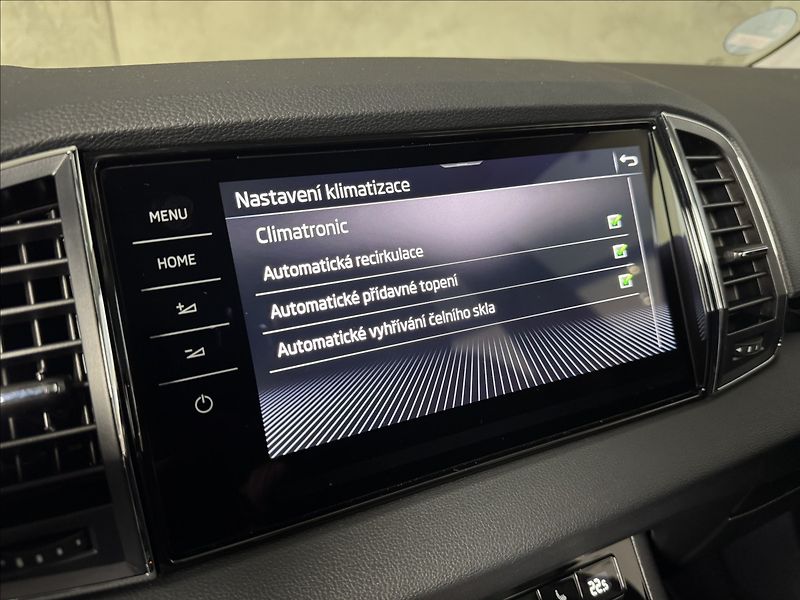 Škoda Karoq 2,0 TDi  DSG 4x4 Style Virtual - fotka 36 z 45