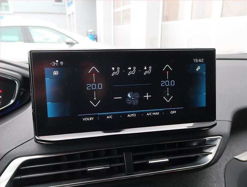 Peugeot 5008 (2021) 1.5 BlueHDi - fotka 17 z 19