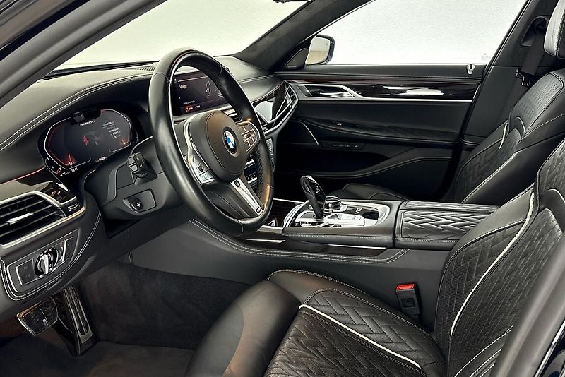 BMW Řada 7 M760Li xDrive - fotka 6 z 22