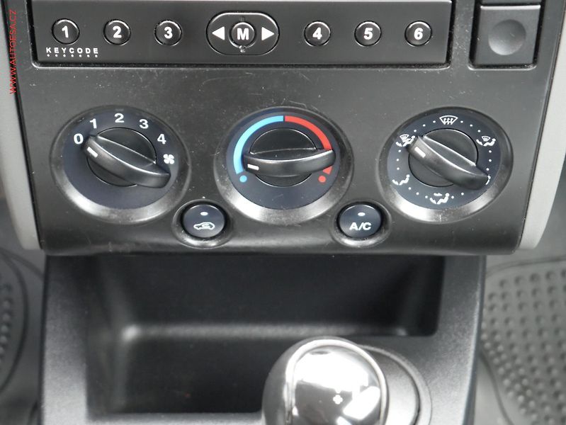 Ford Fusion (2003) 1.4i, AC, park.čidla - fotka 12 z 14