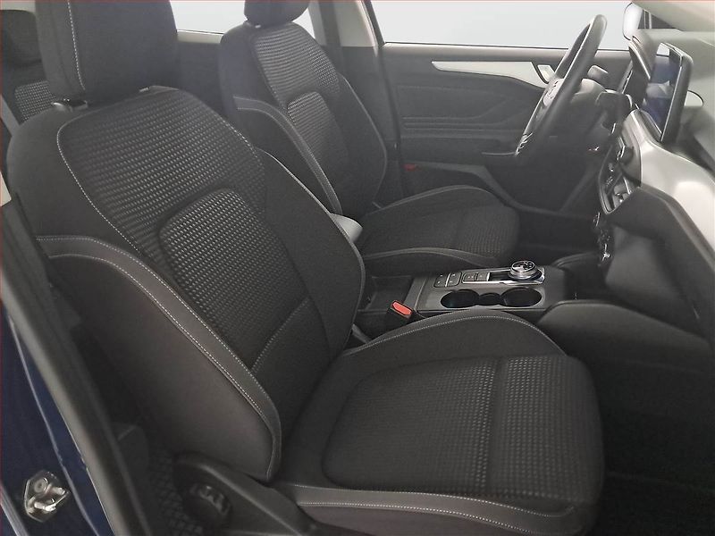 Ford Focus (2020) 1.0 EcoBoost, Automat, Navi - fotka 9 z 19