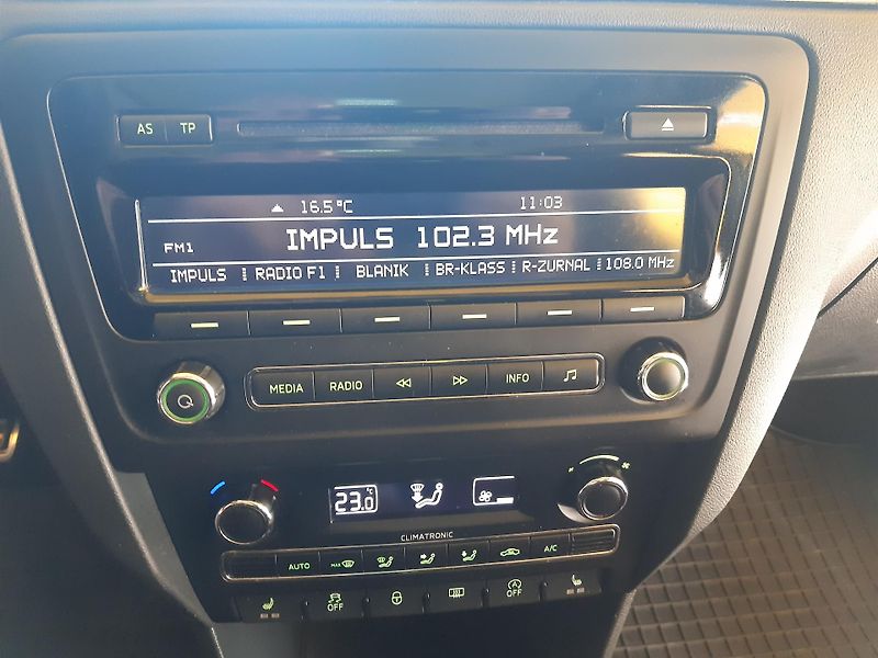 Škoda Rapid 1.2 TSI SPORT ZADÁNO !! - fotka 10 z 22