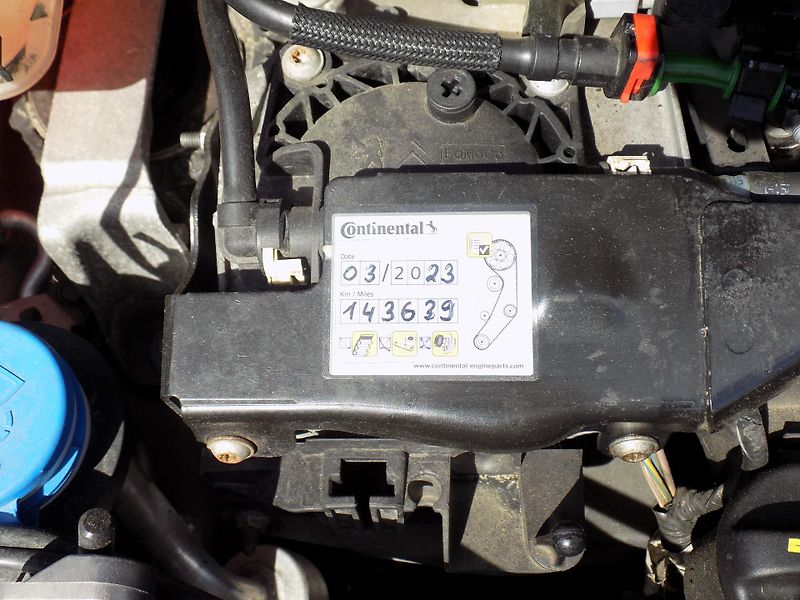 Ford Grand C-MAX 2,2 TDCI 103 KW AUTO/AC, TEMP - fotka 36 z 45