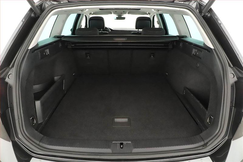 Volkswagen Passat (2022) 2.0 TDI, Automat, Navi - fotka 11 z 25