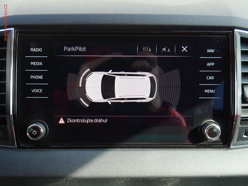 Škoda Karoq (2019) 1.6 TDi, Soleil, DSG, LED, - fotka 15 z 21