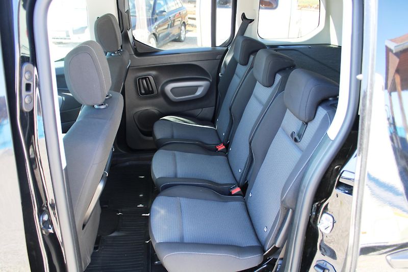Toyota ProAce City Verso (2025) 1,5d 96KW PANORAMA NAVI LED CZ - fotka 10 z 16