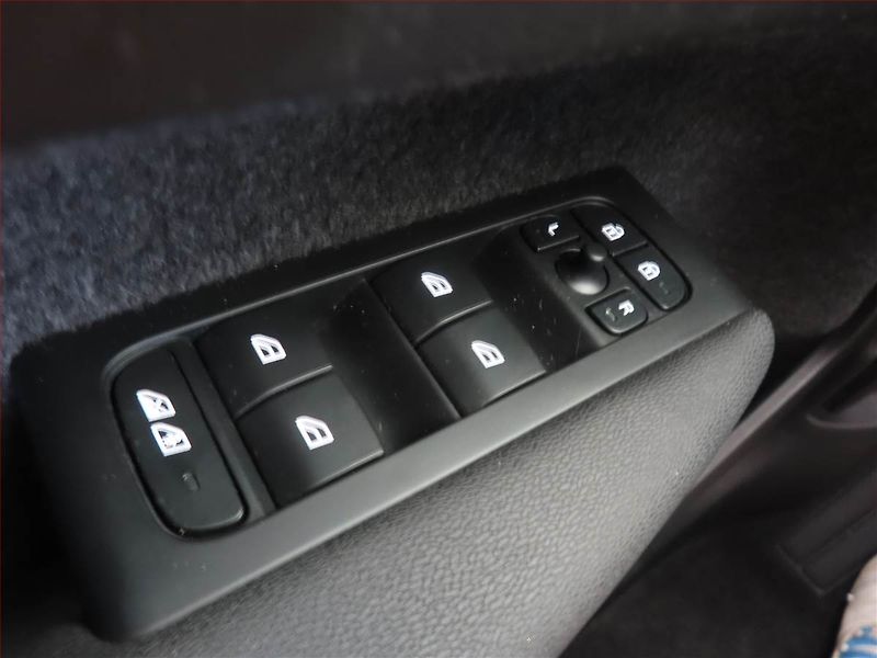 Volvo XC40 (2022) Inscription B3 - fotka 14 z 14