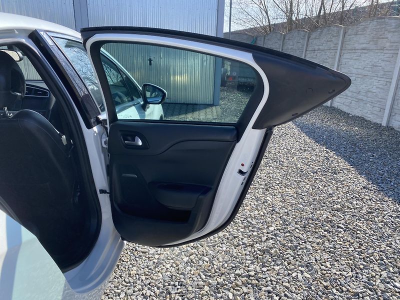 Citroën DS4 1.6i 16V 120PS EXCLUSIVE TOP!! - fotka 120 z 160