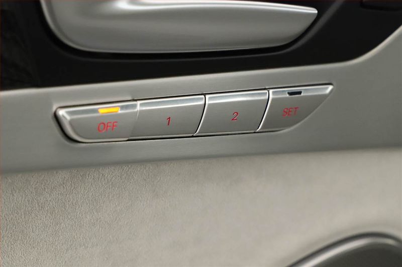 Audi S8 (2013) 4.0 TFSi - fotka 10 z 21