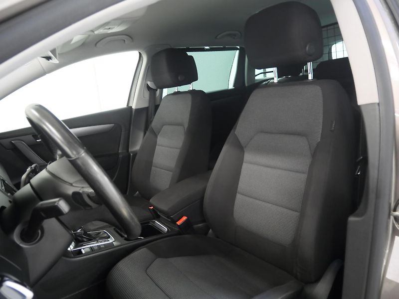 Volkswagen Passat - fotka 12 z 25