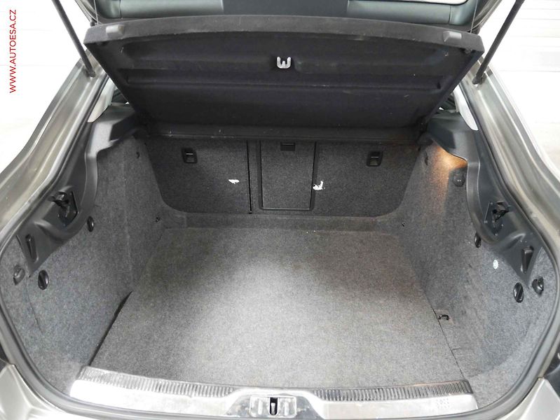 Škoda Superb (2012) 2.0 TDi, Elegance, DSG, kůže - fotka 7 z 22